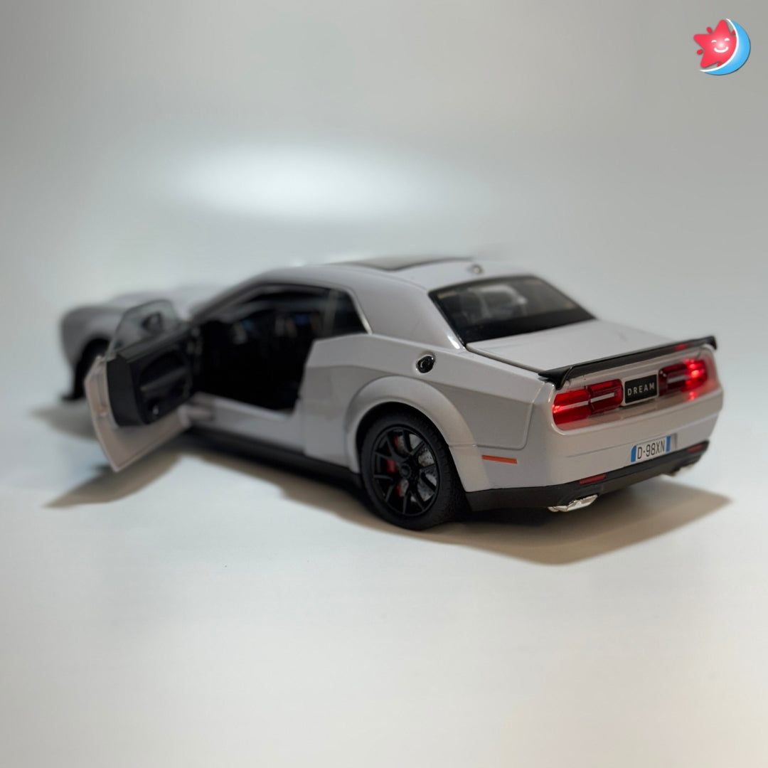 Dodge Challenger SRT Hellcat 1:24 scale diecast model car with openable doors, pull back action, light and music