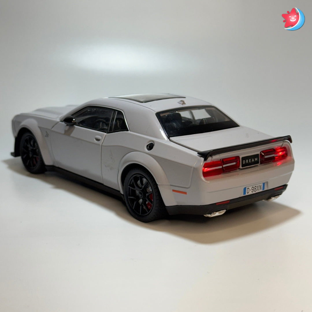 Dodge Challenger SRT Hellcat 1:24 scale diecast model car with openable doors, pull back action, light and music